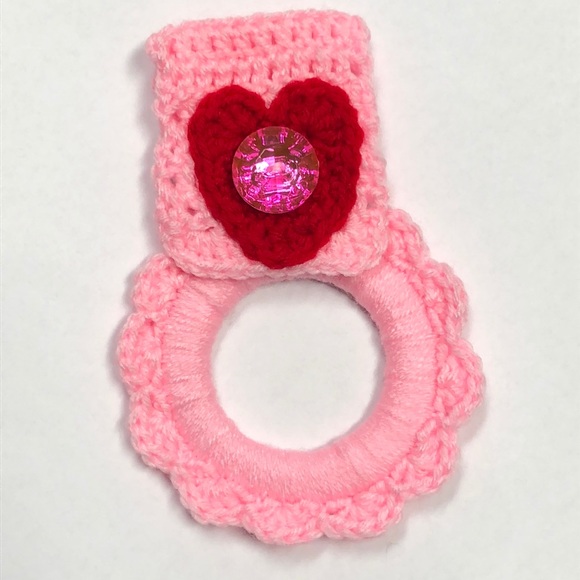 Pink oven kitchen towel hanger with red heart ♥️ - Picture 1 of 3